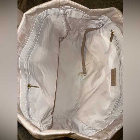 CHANEL BEIGE TOTE IN EXCELLENT CONDITION - Picture 2 of 9